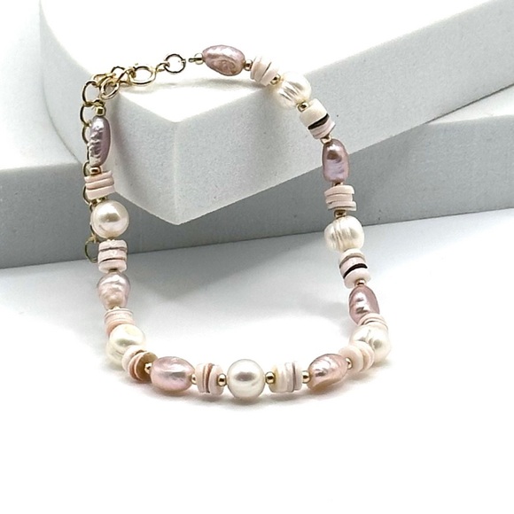 Blush coloured pearl nugget bracelet with gold beads and Natural Shell. - Picture 8 of 8